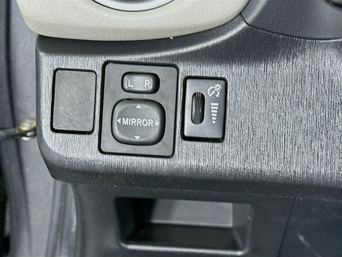 Used 2013 Toyota Yaris LE image 17