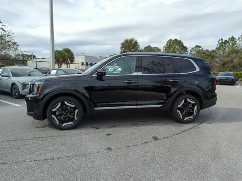 New 2025 Kia Telluride S image 5