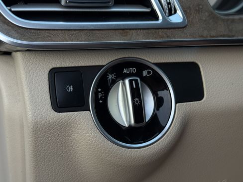 Used 2016 Mercedes-Benz E 350 Sedan w/ Premium Package image 26