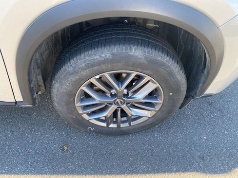 Used 2024 Nissan Rogue S image 9