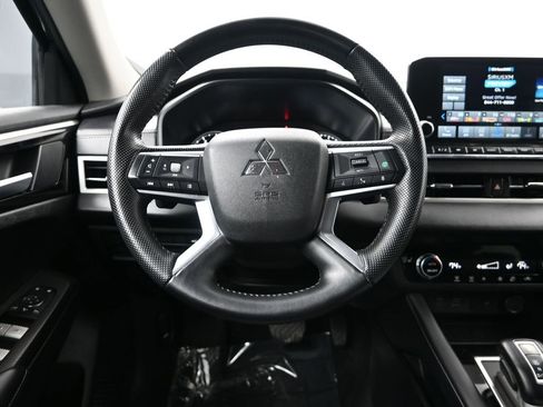 Used 2024 Mitsubishi Outlander SE Black Edition image 32