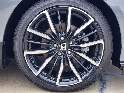 Used 2023 Honda Accord Touring image 4
