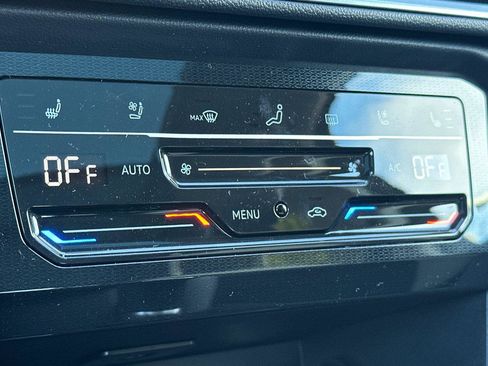 New 2026 Volkswagen Taos SEL image 20