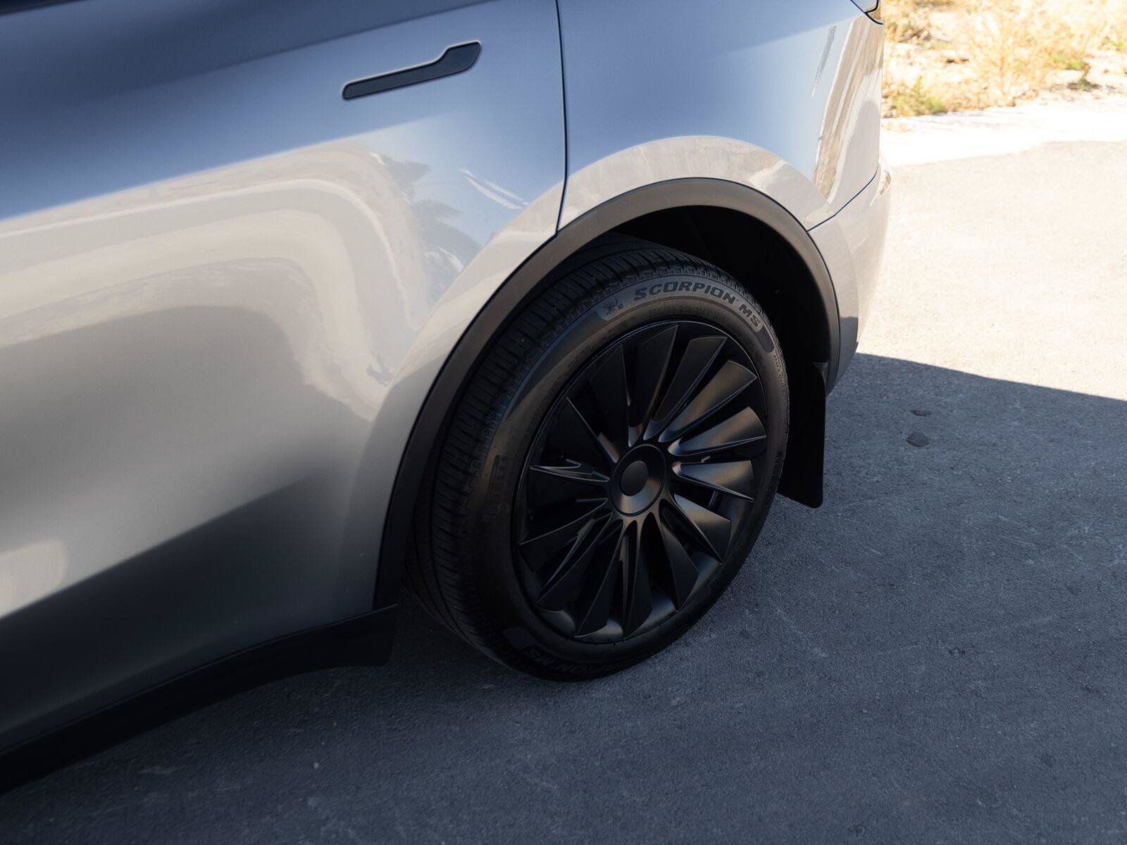 Used 2025 Tesla Model Y Long Range AWD/4WD image 8