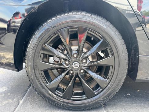 Used 2017 Nissan Sentra SR w/ SR Midnight Edition image 27