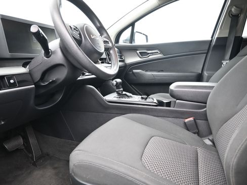 Used 2023 Kia Sportage LX image 10