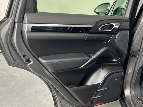 Used 2018 Porsche Cayenne AWD/4WD image 28