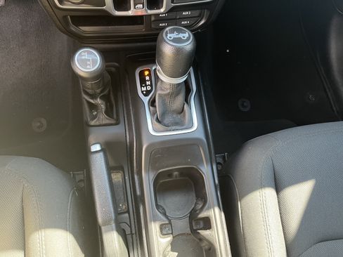 Used 2018 Jeep Wrangler Unlimited Sport S AWD/4WD image 14