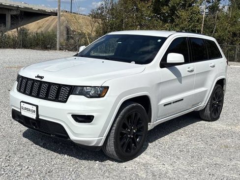 Used 2020 Jeep Grand Cherokee Altitude AWD/4WD image 10