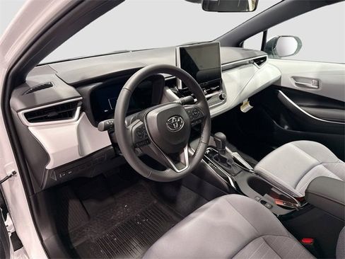 New 2025 Toyota Corolla SE image 8