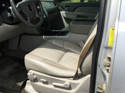 Used 2014 Chevrolet Suburban LT AWD/4WD image 4