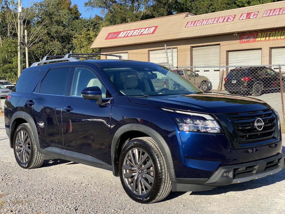 Used 2022 Nissan Pathfinder SL w/ SL Premium Package AWD/4WD image 2
