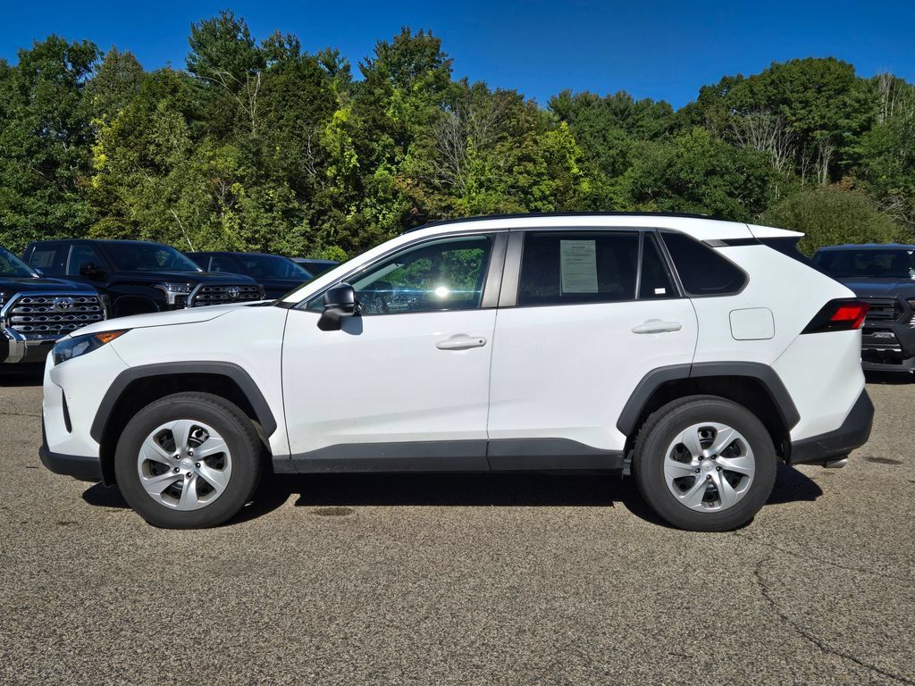 Used 2021 Toyota RAV4 LE AWD/4WD image 2