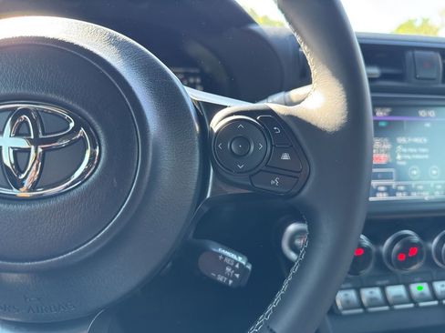 Used 2025 Toyota GR86 Premium image 14