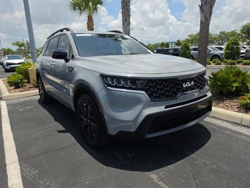 Certified 2022 Kia Sorento S AWD/4WD image 2