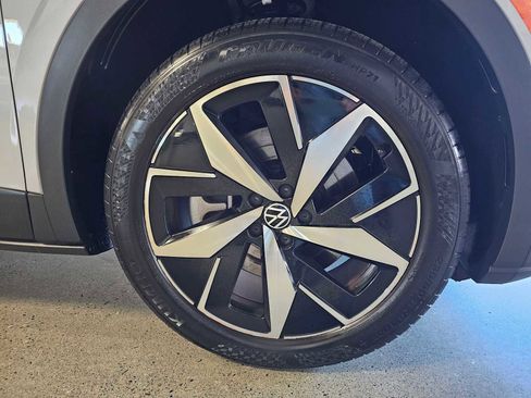 Used 2023 Volkswagen ID.4 Pro S image 9