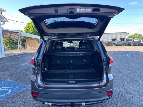 Used 2019 Toyota Highlander XLE FWD image 39