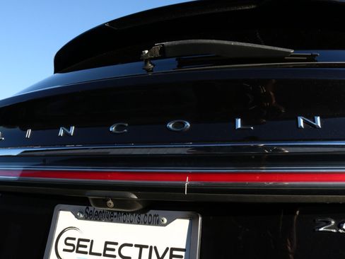 Used 2019 Lincoln Nautilus Reserve image 11