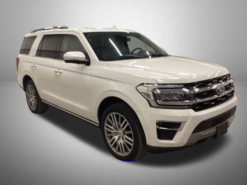 Used 2022 Ford Expedition Limited image 3