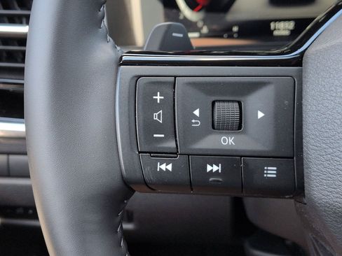 Used 2025 Nissan Rogue SL w/ Tech Package AWD/4WD image 18