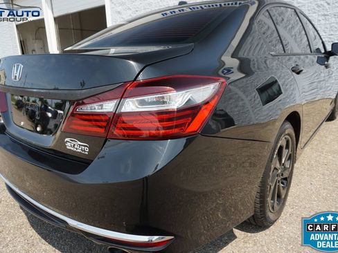 Used 2016 Honda Accord EX image 11