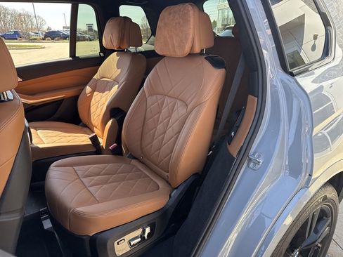 Used 2023 BMW X7 xDrive40i w/ M Sport Package image 19