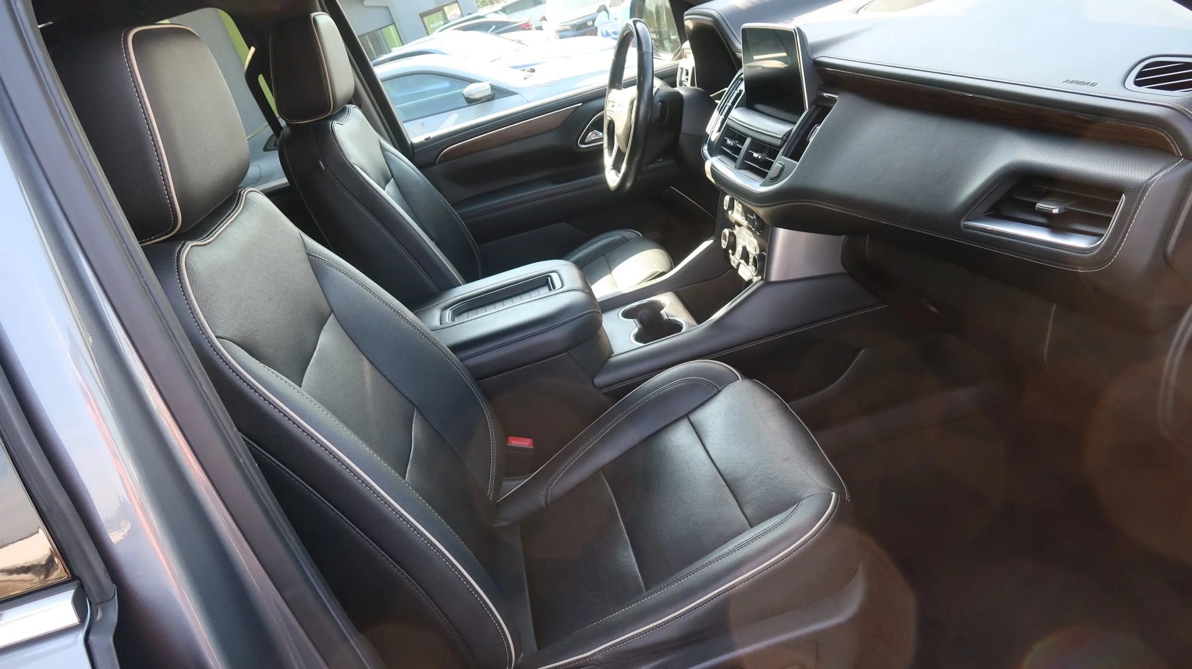 Used 2021 Chevrolet Suburban Premier w/ Premium Package RWD image 26