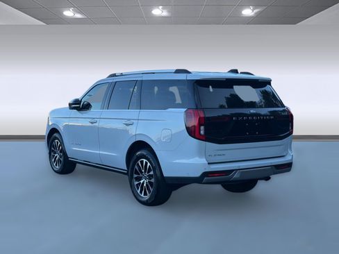 Used 2025 Ford Expedition Platinum AWD/4WD image 3