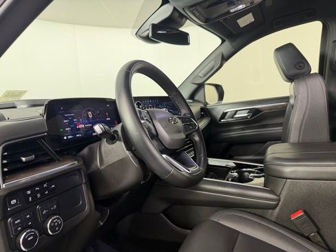 Used 2025 Chevrolet Suburban Z71 AWD/4WD image 22