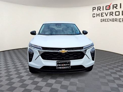 Used 2025 Chevrolet Trax LS FWD image 3