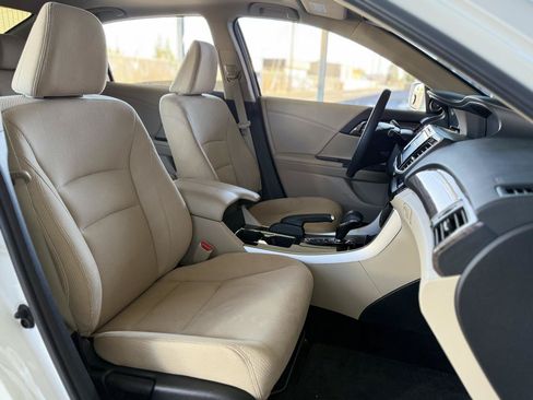 Used 2017 Honda Accord EX image 16