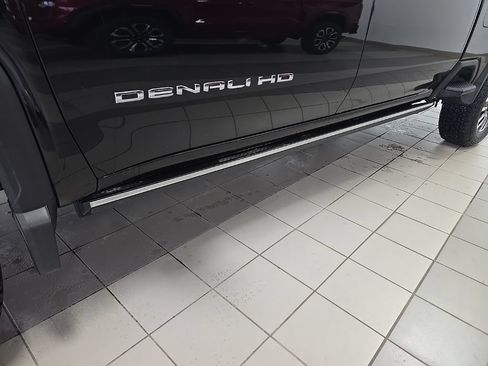 Used 2024 GMC Sierra 3500 Denali Ultimate AWD/4WD image 10