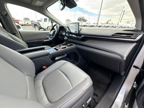 Used 2021 Toyota Sienna XLE w/ XLE Plus Package AWD/4WD image 39