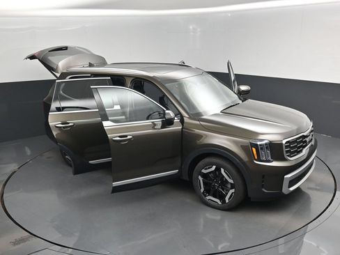 Certified 2025 Kia Telluride S FWD image 19