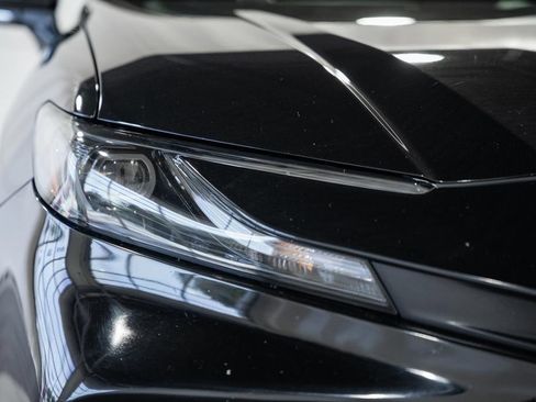 Used 2025 Toyota Camry SE FWD image 12