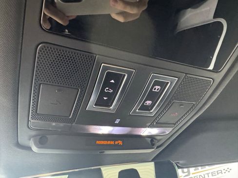 Used 2023 Land Rover Defender 90 X-Dynamic SE image 24