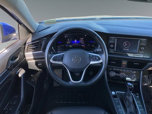 Used 2024 Volkswagen Jetta SE FWD image 12