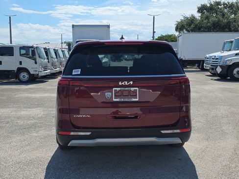 Used 2024 Kia Carnival LX FWD image 6