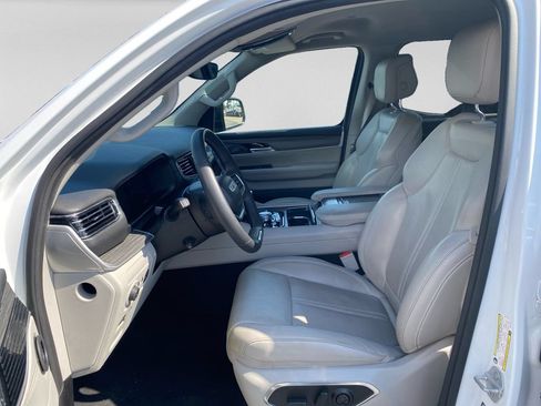 Used 2024 Jeep Wagoneer Series III AWD/4WD image 20