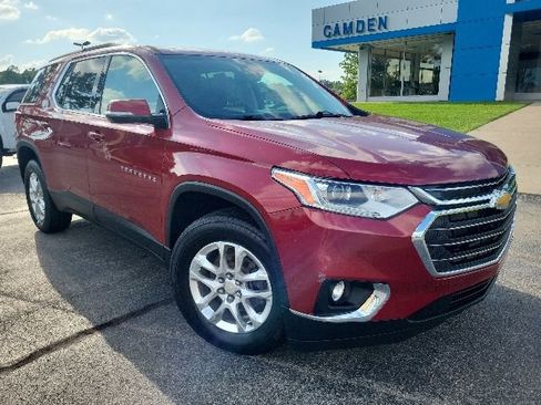 Used 2020 Chevrolet Traverse LT FWD image 2