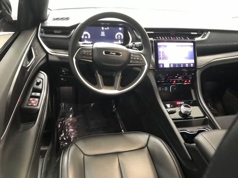 Used 2025 Jeep Grand Cherokee Limited image 28