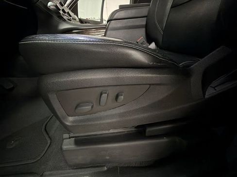 Used 2019 Chevrolet Suburban LT image 18