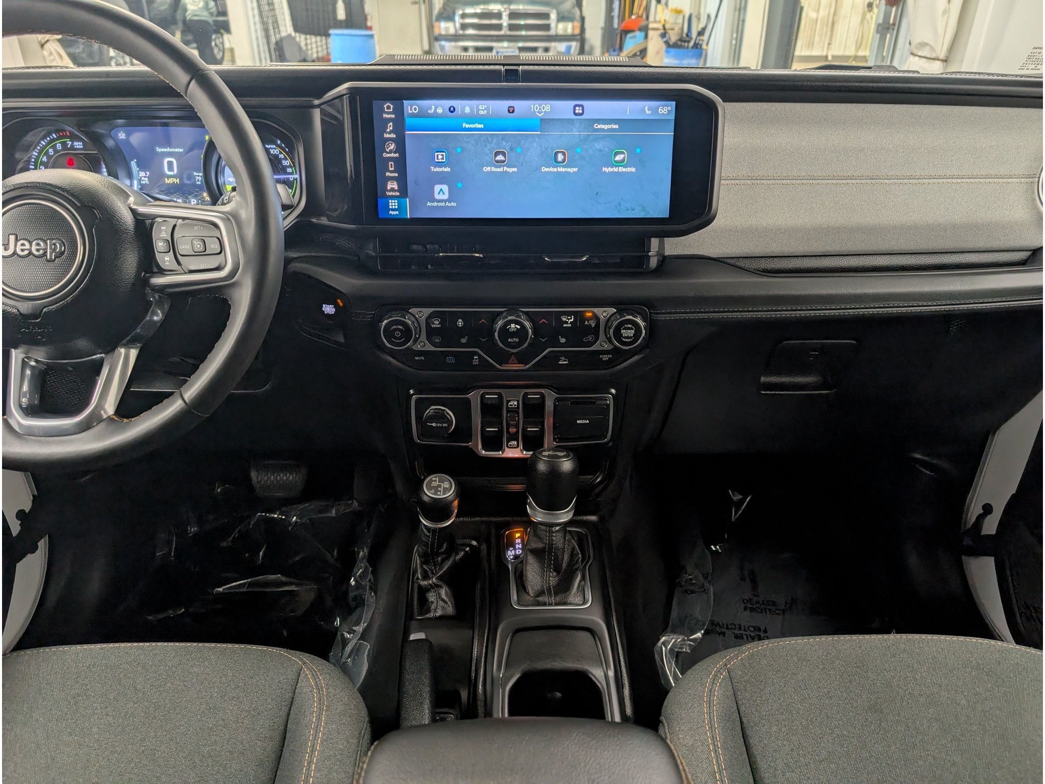 Used 2024 Jeep Wrangler Unlimited Sahara AWD/4WD image 14