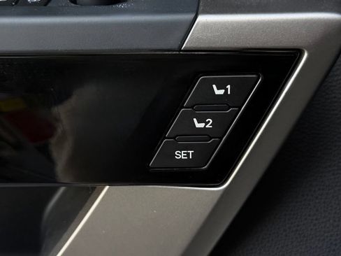 Used 2022 Toyota Tundra Limited AWD/4WD image 23