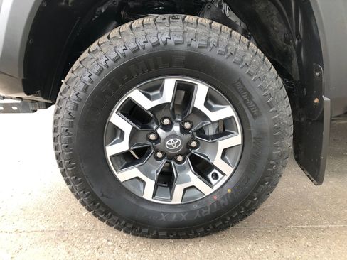 Used 2023 Toyota Tacoma TRD Off-Road image 4