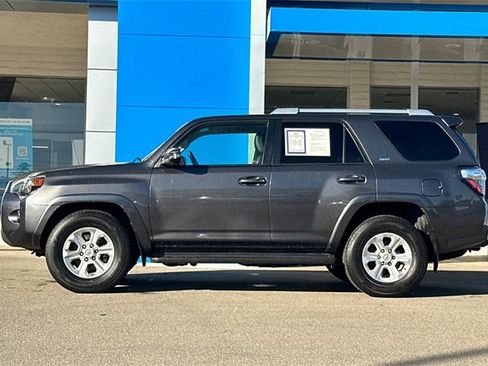 Used 2017 Toyota 4Runner SR5 Premium image 9
