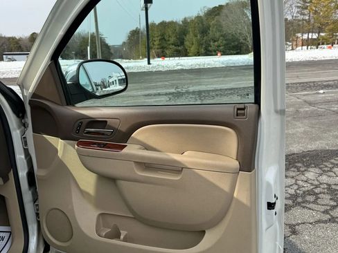 Used 2014 Chevrolet Tahoe LTZ image 36