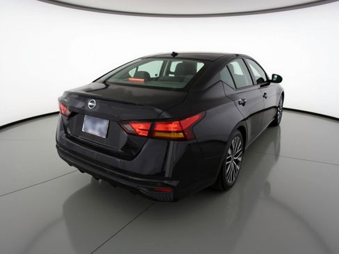 Used 2025 Nissan Altima 2.5 SV FWD image 9