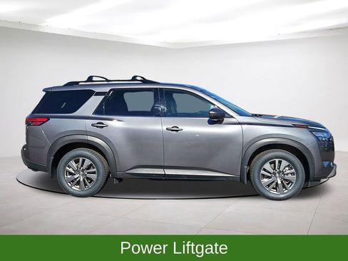 Used 2024 Nissan Pathfinder SV w/ SV Premium Package image 8