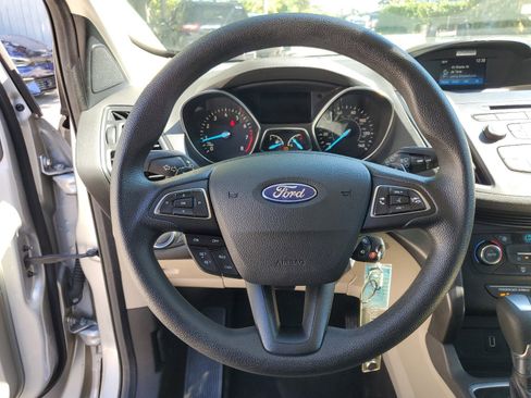 Used 2017 Ford Escape SE image 18